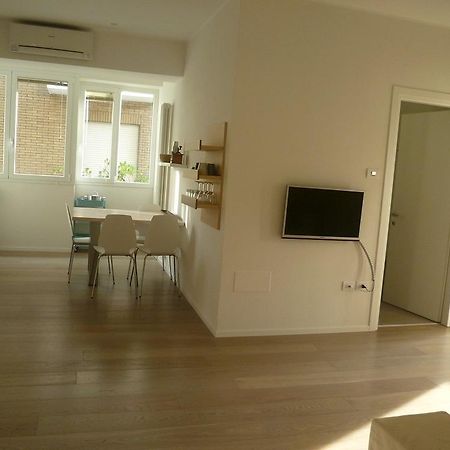 Suite Mare Centro 佩萨罗 外观 照片