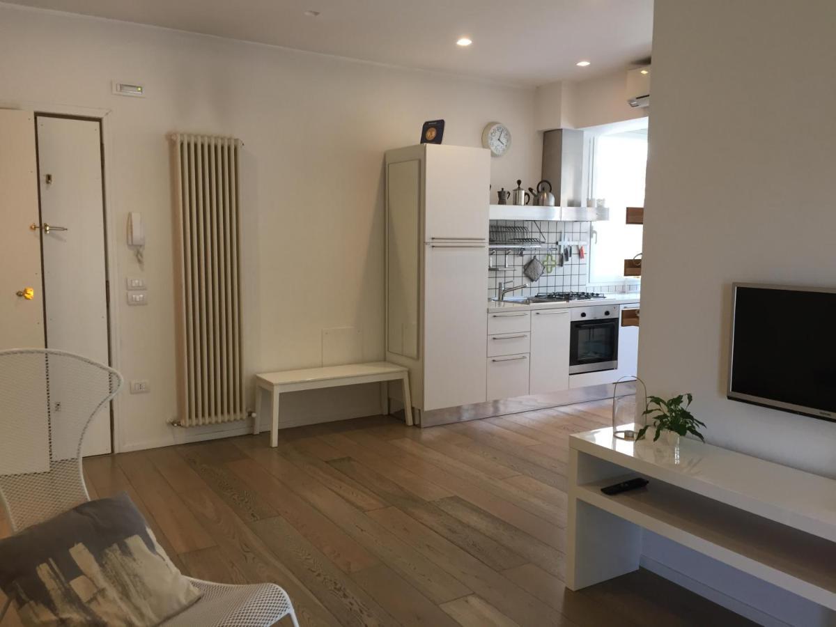 Suite Mare Centro 佩萨罗 外观 照片