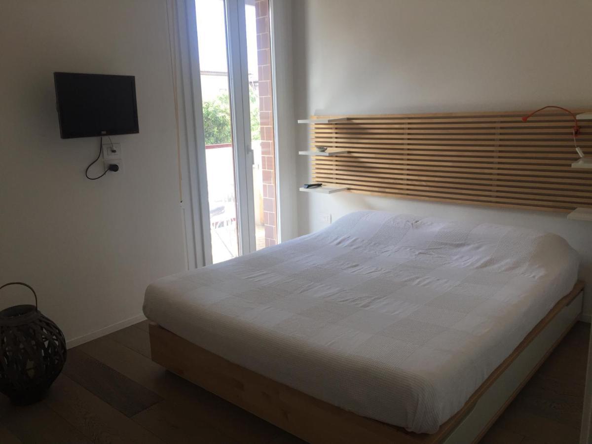 Suite Mare Centro 佩萨罗 外观 照片