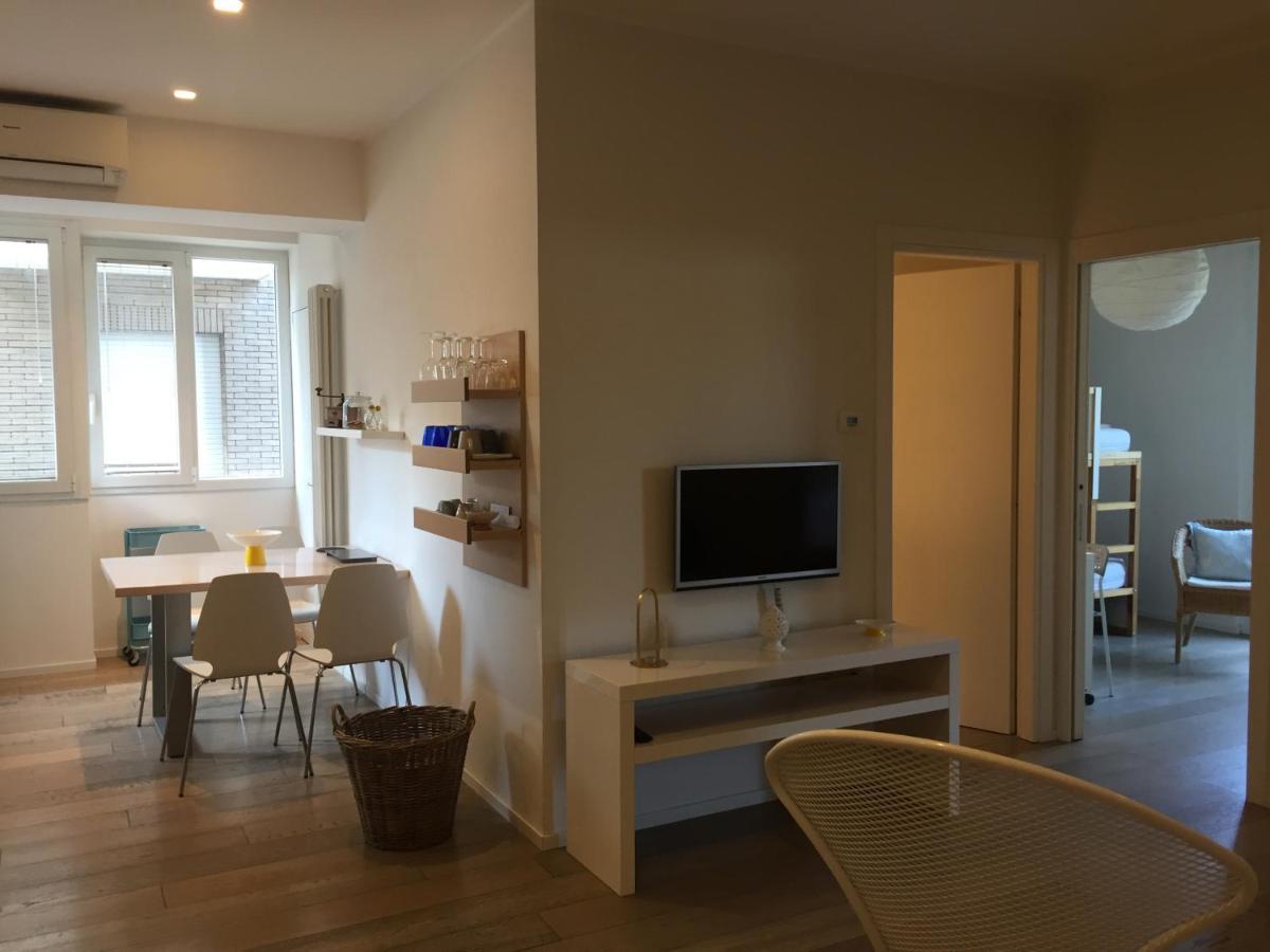 Suite Mare Centro 佩萨罗 外观 照片