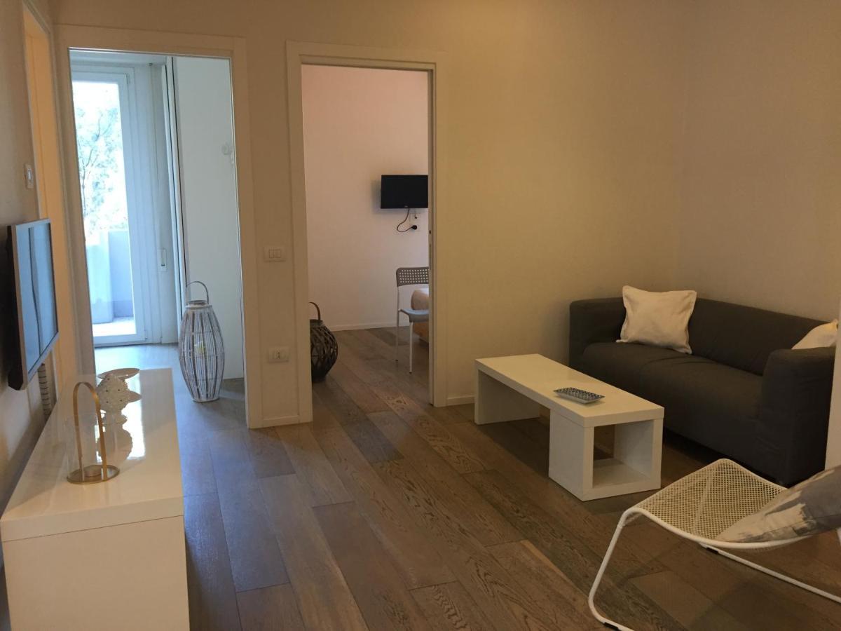 Suite Mare Centro 佩萨罗 外观 照片